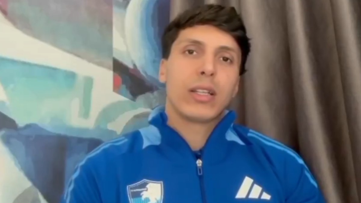 Maçta lisanı boğazına kaçan Erzurumspor FK'nin stoperi Gökhan Akkan, hayatını