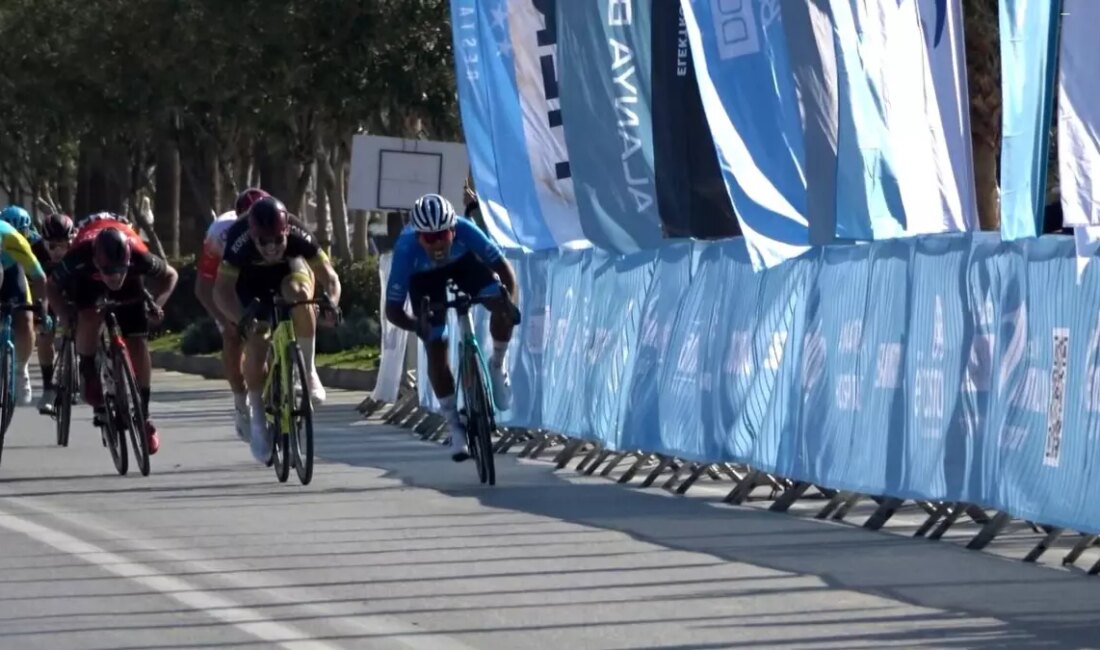 Grand Prix Antalya Bisiklet Yarışı, Alanya'nın muhteşem güzellikleri eşliğinde başladı.