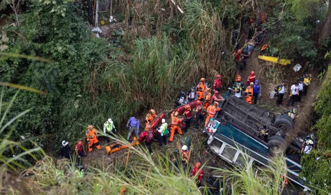 Guatemala'da meydana gelen feci otobüs kazasında 51 kişi hayatını kaybetti.