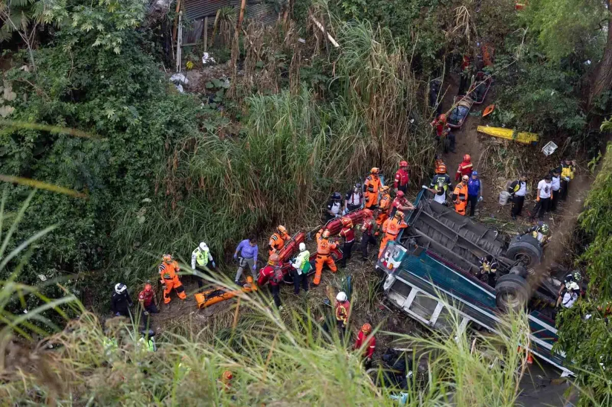 Guatemala'da meydana gelen feci otobüs kazasında 51 kişi hayatını kaybetti.