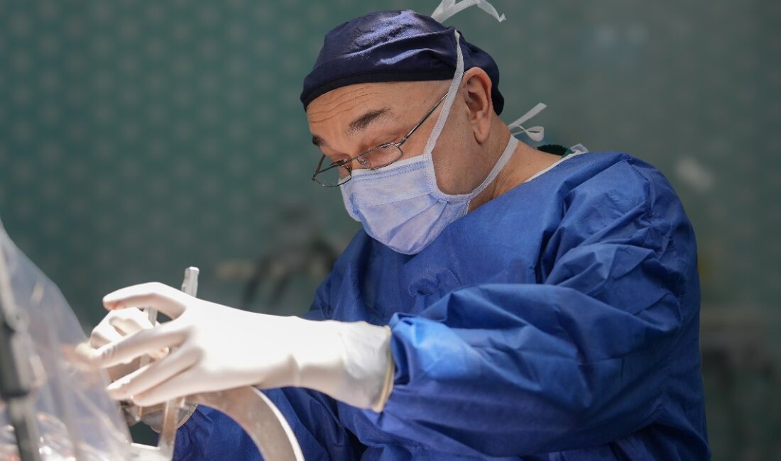 Beyin ve Hudut Cerrahisi Uzmanı Doç. Dr. Ali Zırh, gerçekleştirdiği