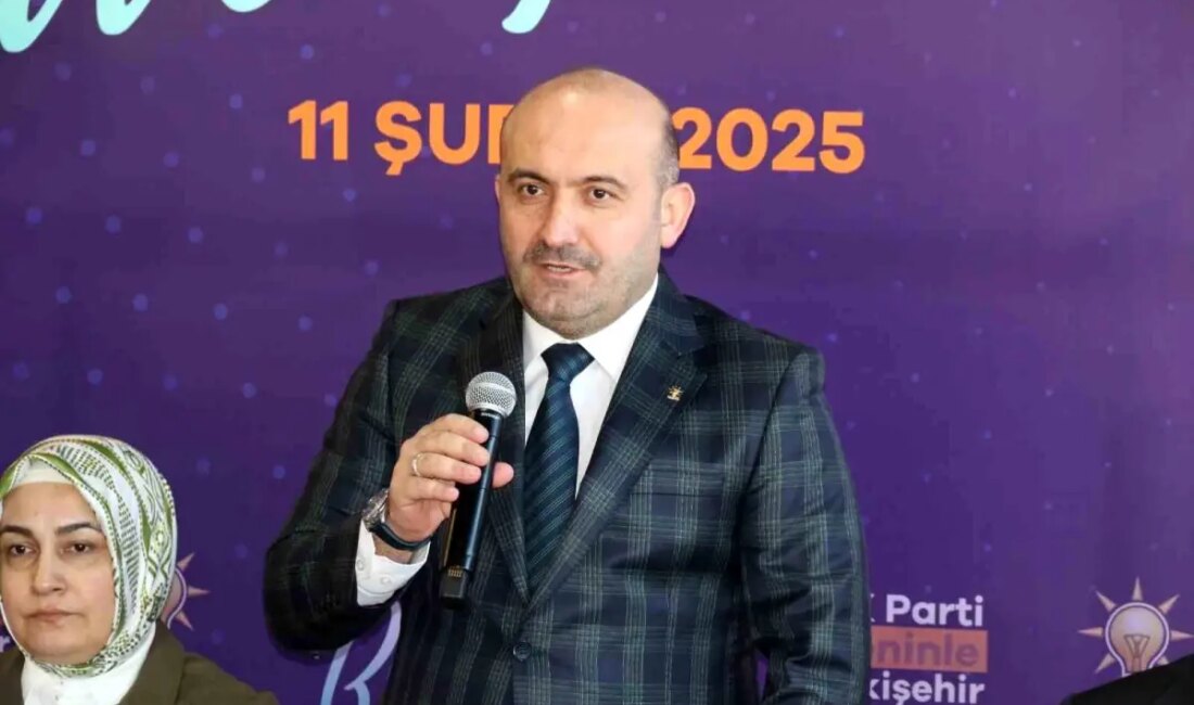 Gürhan Albayrak, Kazım Kurt'a yönelik eleştirilerini dile getirirken, Eskişehir'in geleceği