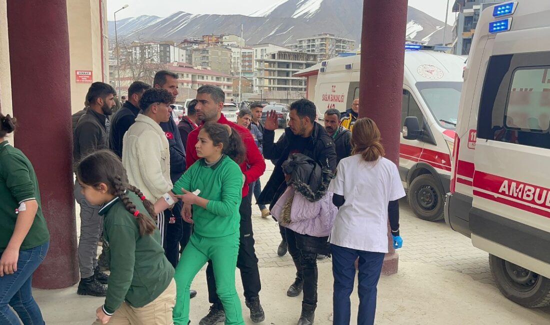 Hakkari'de meydana gelen öğrenci gıda zehirlenmesi olayı, sağlık ekiplerinin hızlı