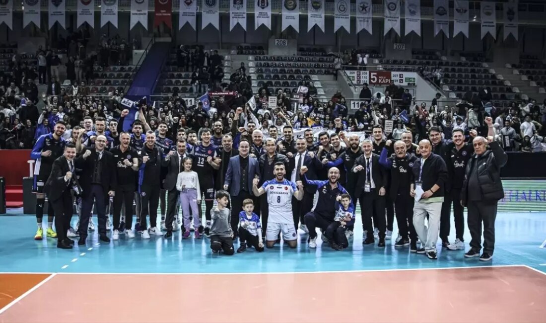 Halkbank, CEV Şampiyonlar Ligi'nde Allianz Milano'yu 3-1 yenerek büyük bir