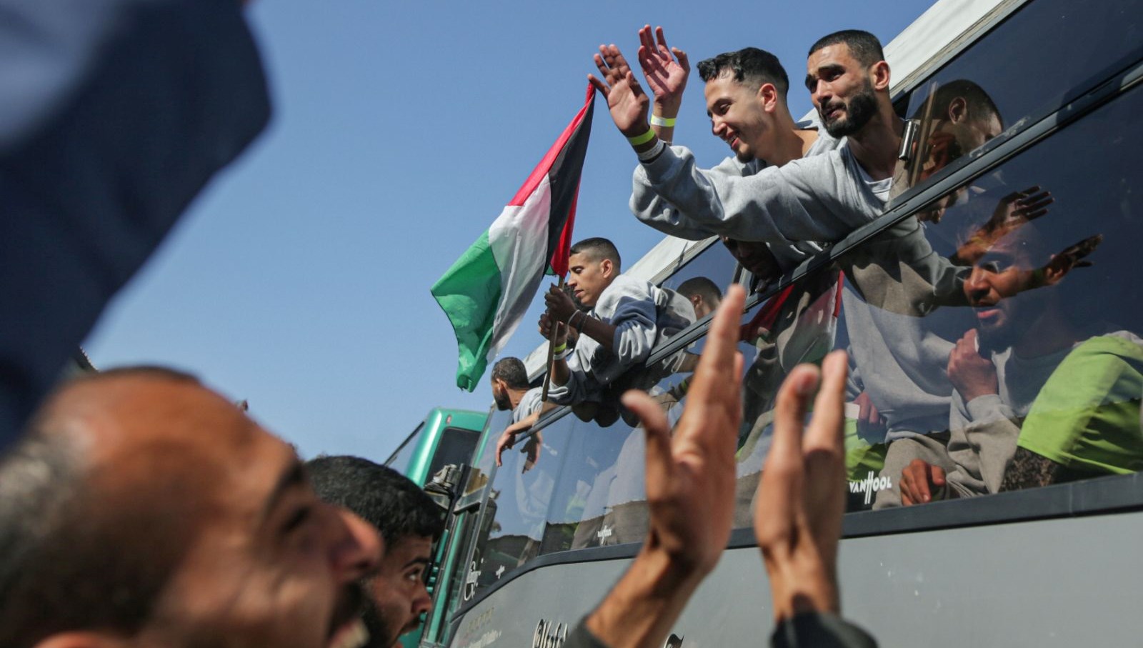 Hamas, esir takası anlaşması çerçevesinde 3 İsrailli esiri serbest bıraktığını