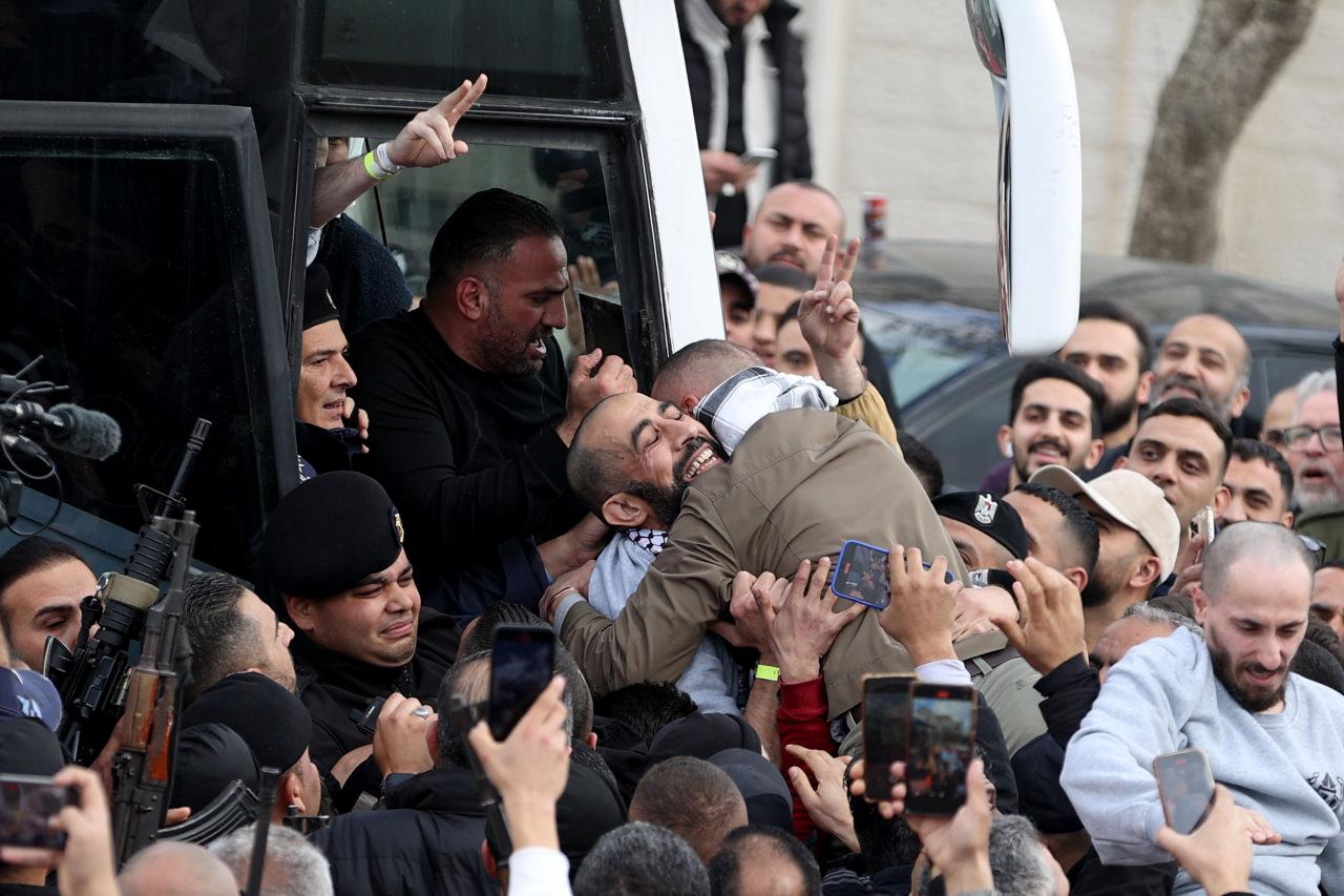 Hamas ve İsrail Arasında Esir Takası: 183 Filistinli Esir Serbest Bırakıldı