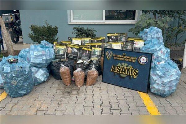 Hatay Emniyet Müdürlüğü ekipleri, İskenderun’da okul çevresinde öğrencilere tek dal
