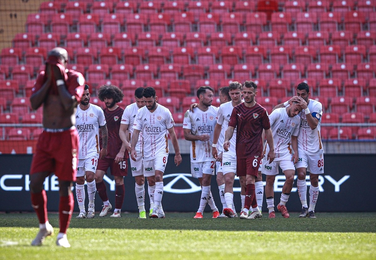 Hatayspor - Antalyaspor Maç Özeti: Antalyaspor 3-2 Galip Geldi