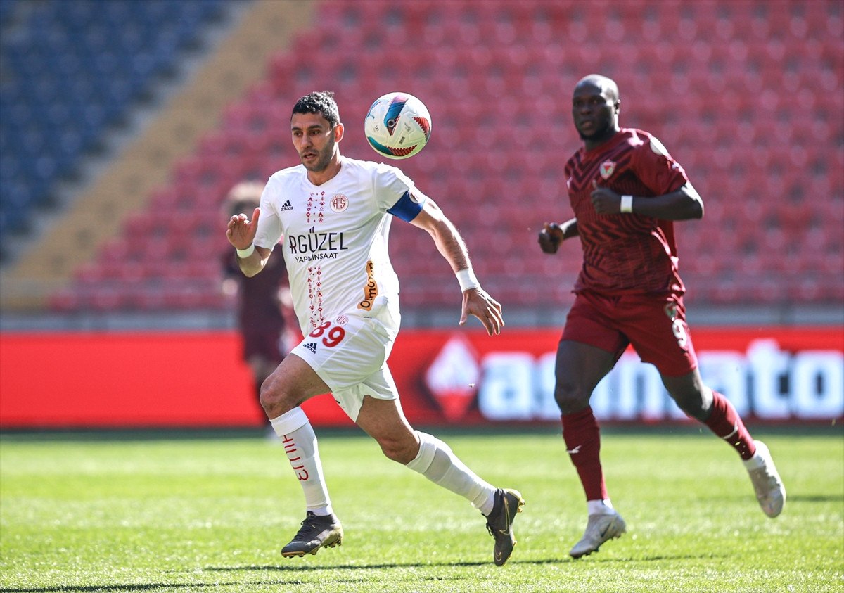 Hatayspor - Antalyaspor Maç Özeti: Antalyaspor 3-2 Galip Geldi