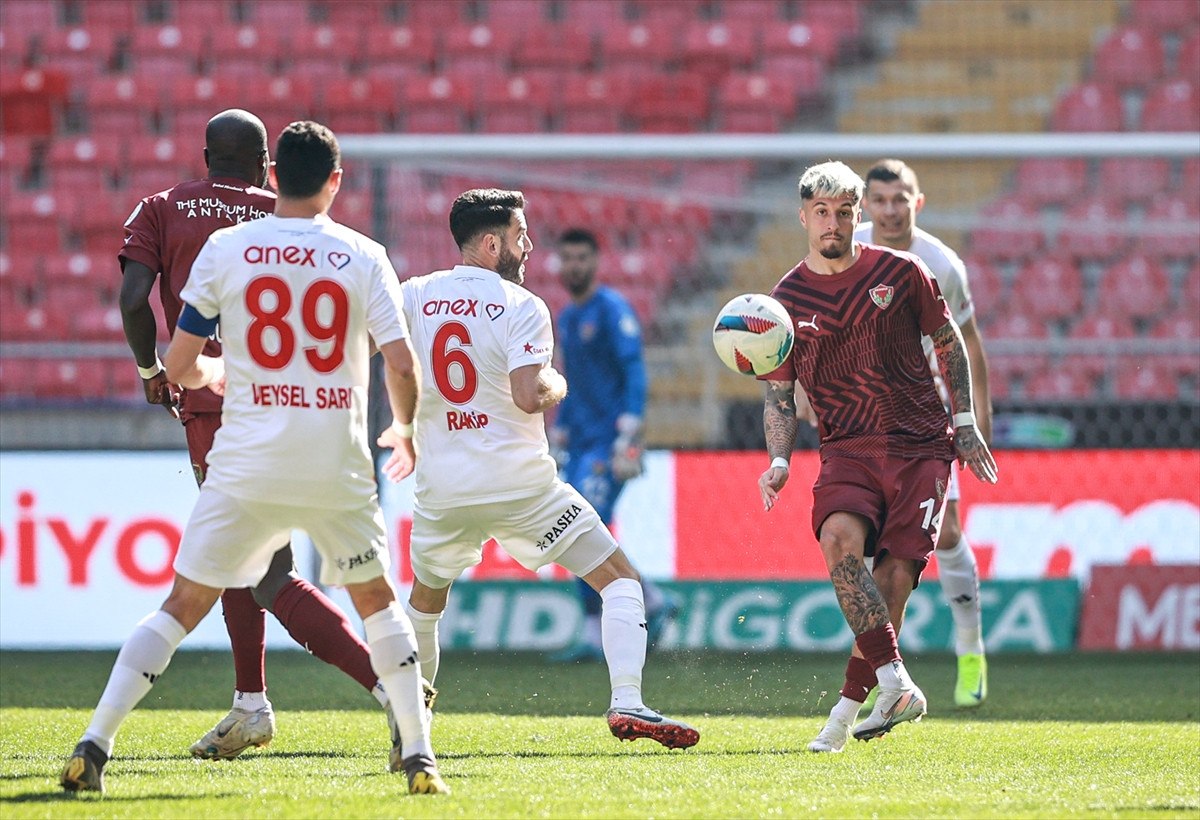 Hatayspor - Antalyaspor Maç Özeti: Antalyaspor 3-2 Galip Geldi