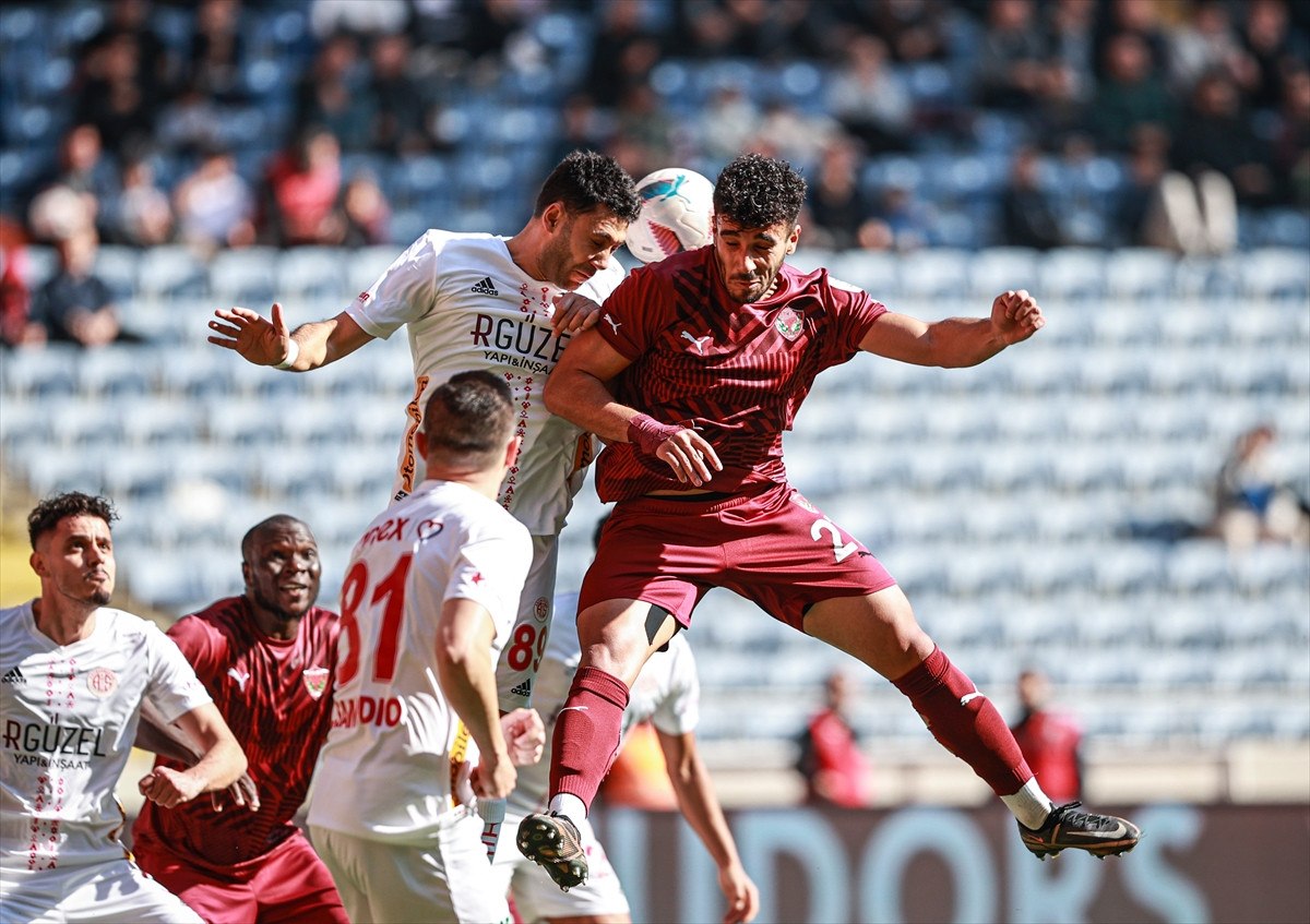 Hatayspor - Antalyaspor Maç Özeti: Antalyaspor 3-2 Galip Geldi