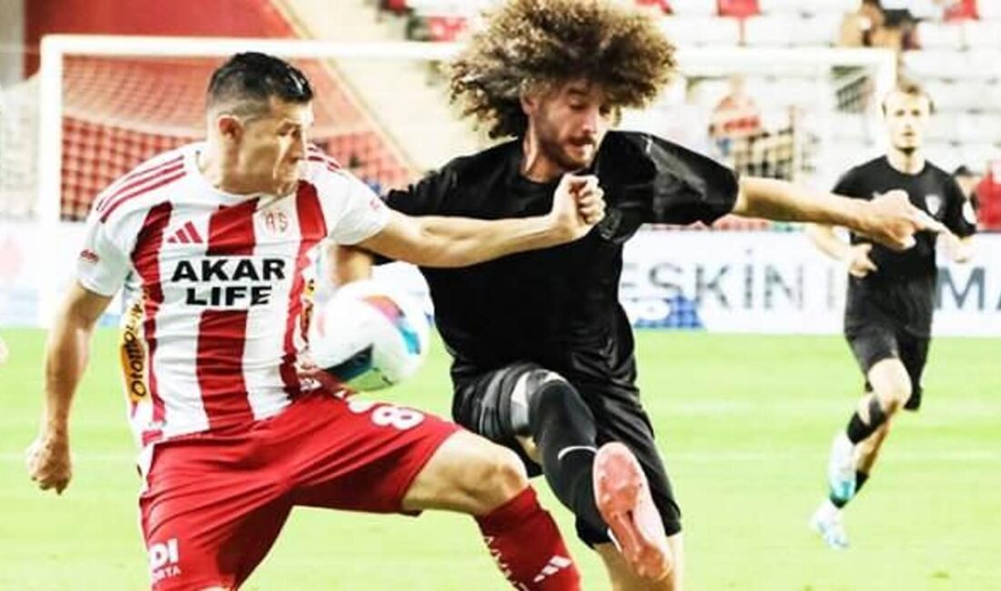 Hatayspor ile Antalyaspor arasında oynanan maçta heyecan dolu anlar yaşandı.