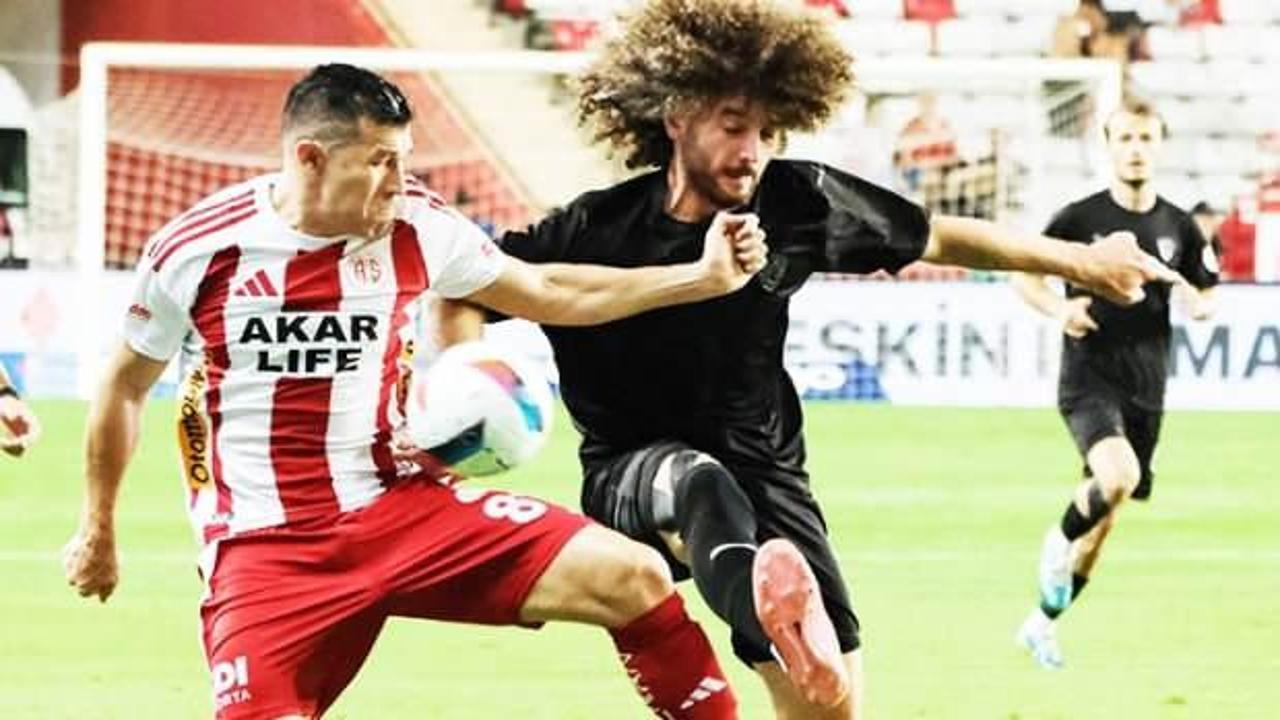 Hatayspor ile Antalyaspor arasında oynanan maçta heyecan dolu anlar yaşandı.