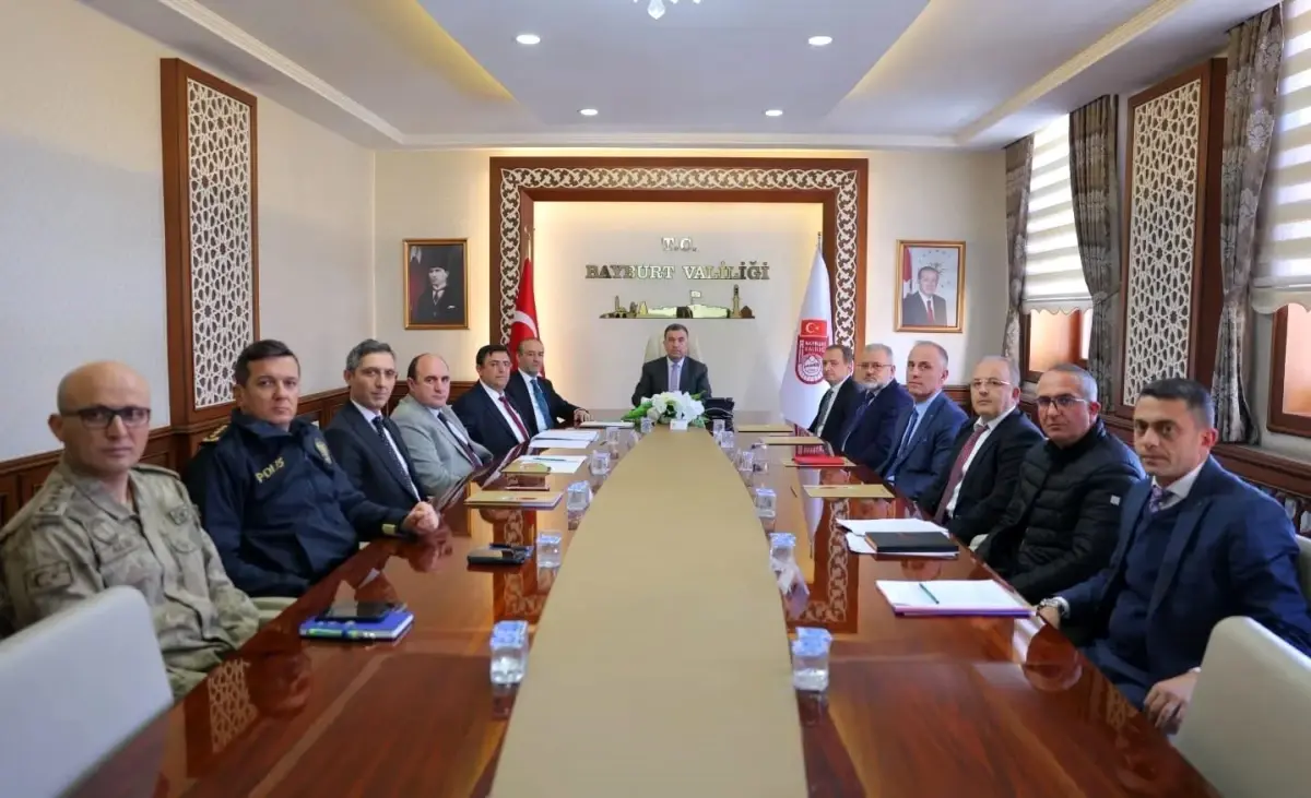 Bayburt'ta hayvan hakları ve korunması için önlemler görüşüldü. Vali Eldivan