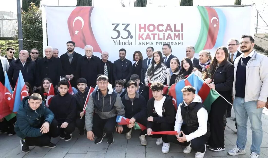 Azerbaycan'ın Hocalı kentinde 33 yıl önce gerçekleştirilen katliamda öldürülen 613