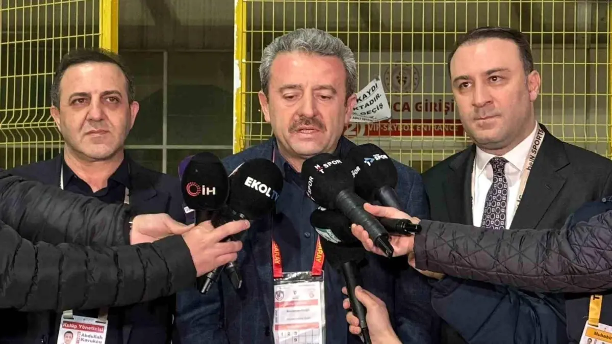 İbrahim Hatipoğlu, hakem kararlarına yönelik eleştirilerini dile getirirken, transfer süreci