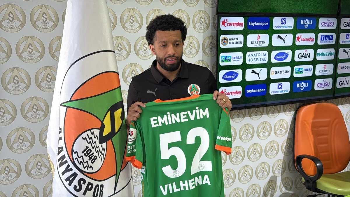 İHA Alanyaspor, Yeni Transferlerle İmza Töreni Düzenledi