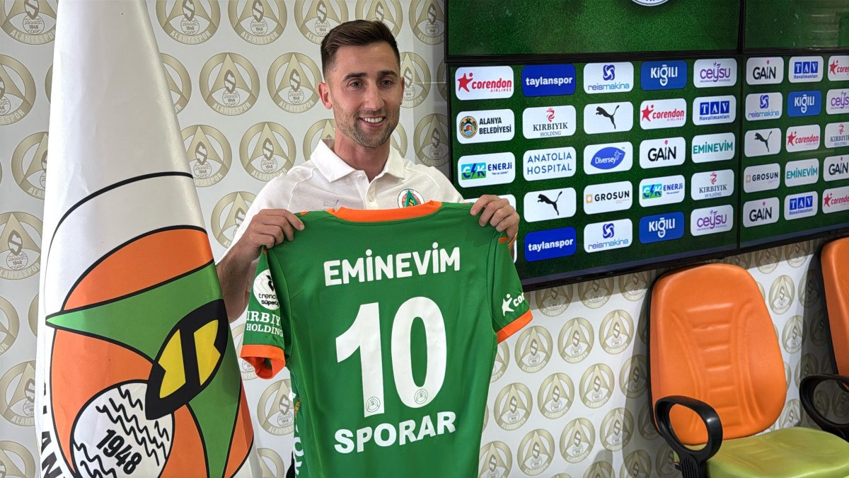 İHA Alanyaspor, Yeni Transferlerle İmza Töreni Düzenledi