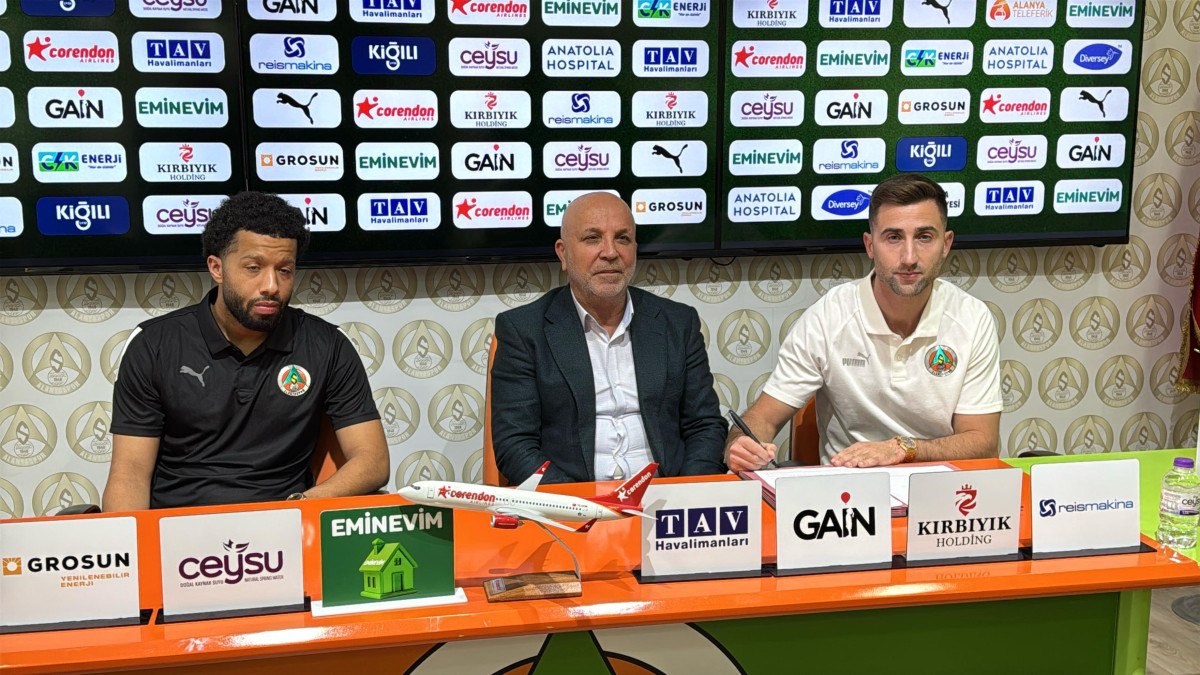 İHA Alanyaspor, Yeni Transferlerle İmza Töreni Düzenledi