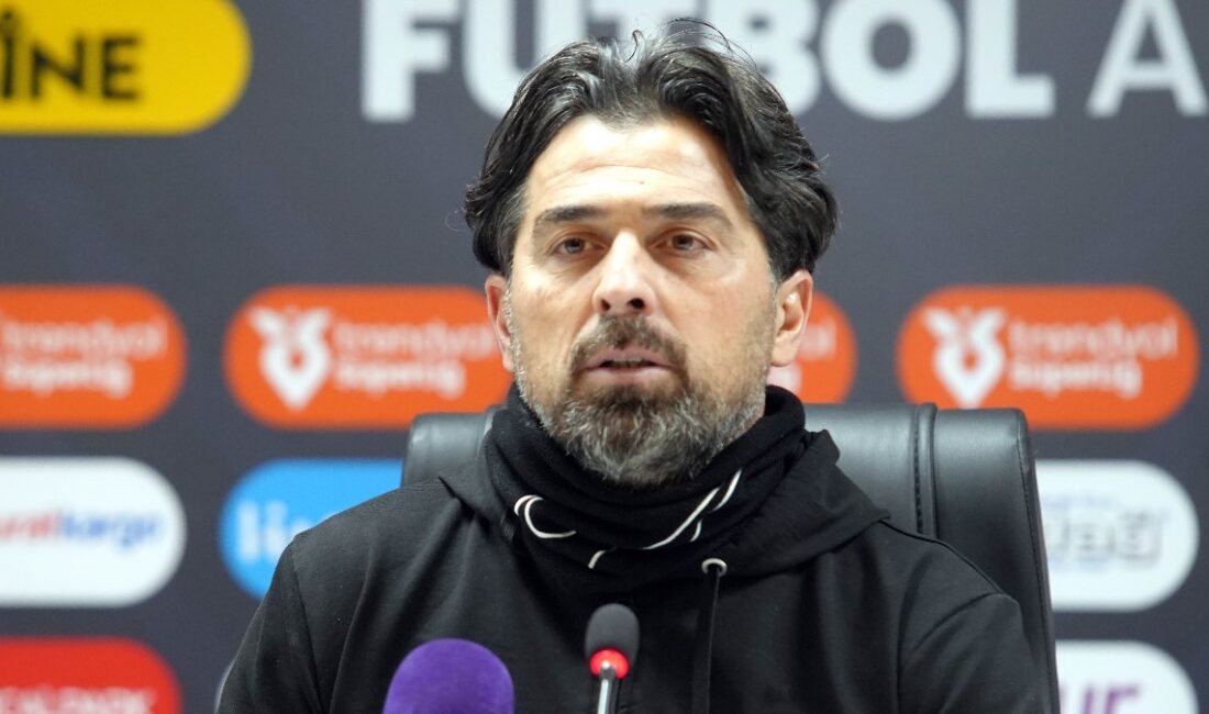 Rizespor Teknik Yöneticisi İlhan Palut, Samsunspor'a karşı kazanmalarına rağmen ligde