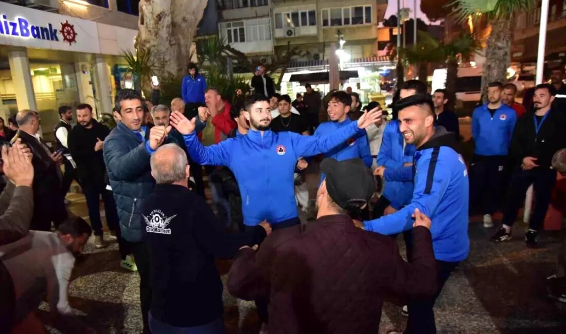 İncirliova Belediyespor, Süper Amatör Lig'de gösterdiği başarılı performansla liderliğe yükseldi.