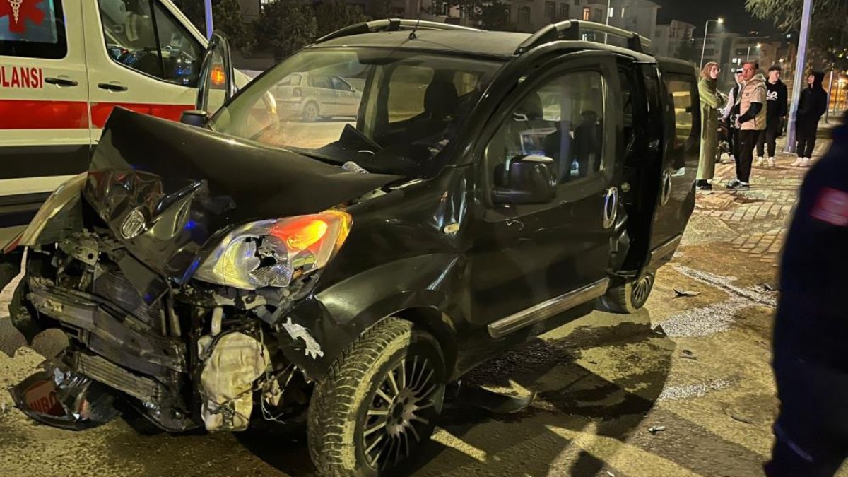 İnegöl'de meydana gelen trafik kazasında 4 kişi yaralandı. Olayın detayları,