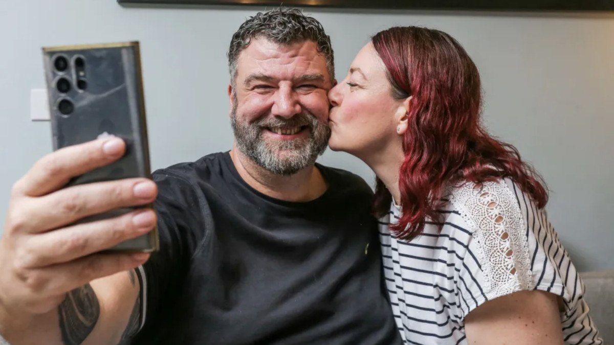 İskoçya'nın büyülü atmosferinde geçen Kirsty ve Donovan'ın uzun süreli aşk