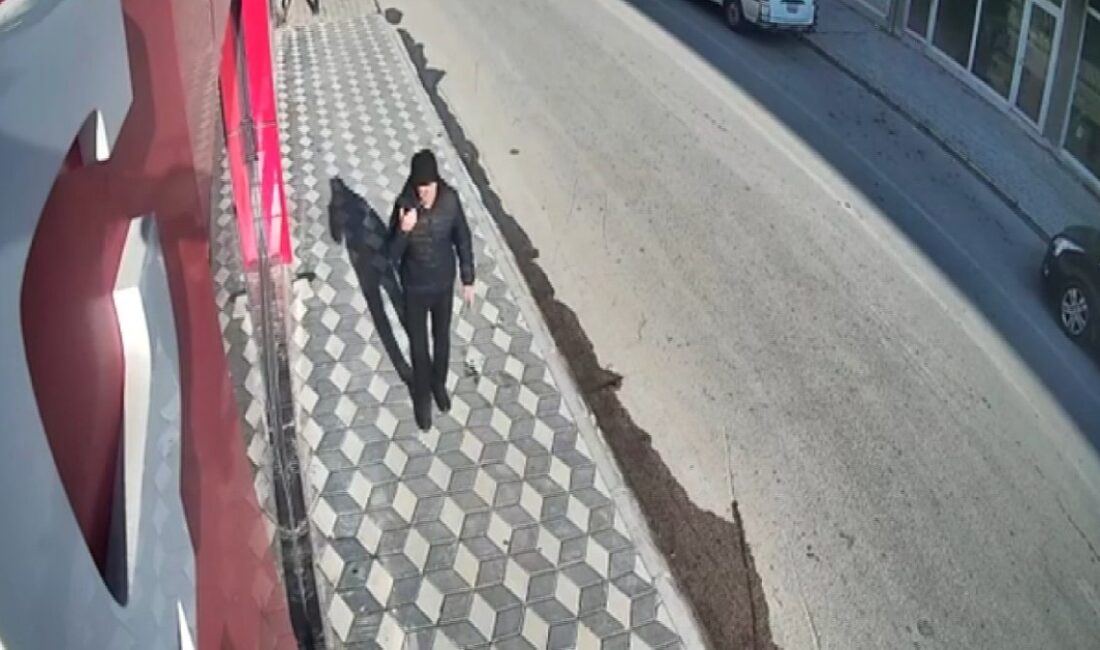 Isparta'da meydana gelen korkunç kaza, bir yayanın kıl payı kurtuluşuyla