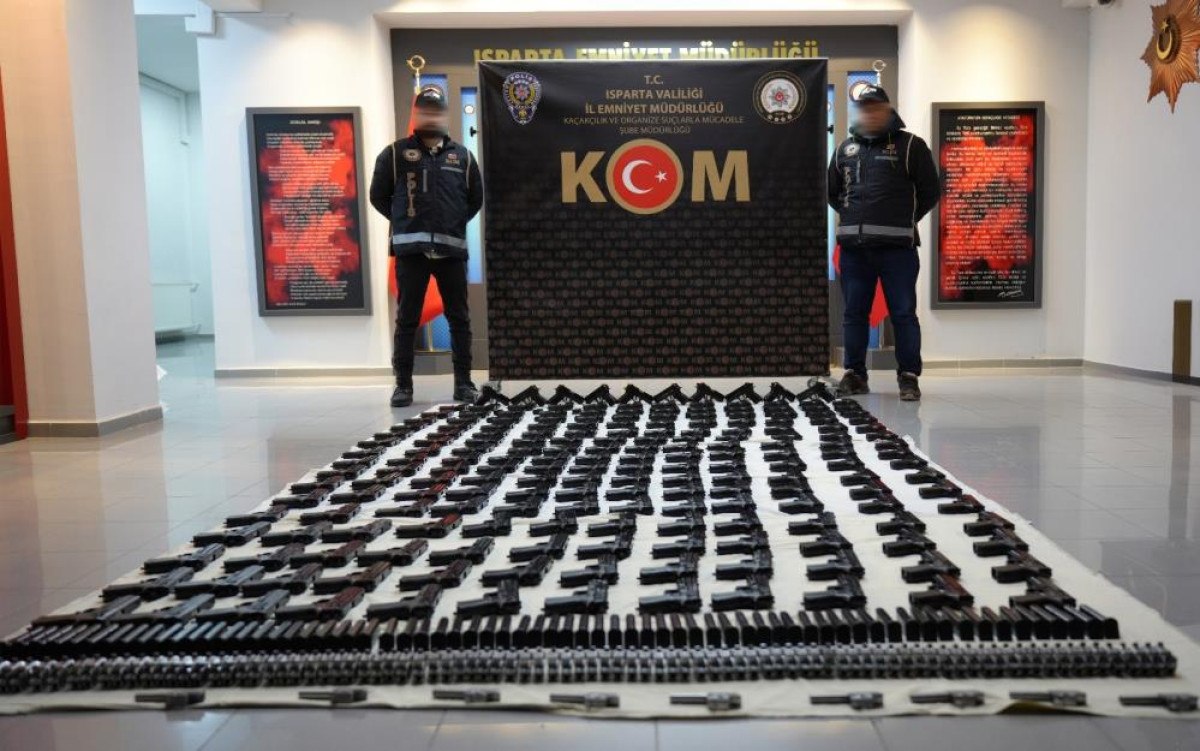Isparta'da Silah Operasyonu: 230 Ruhsatsız Tabanca Ele Geçirildi
