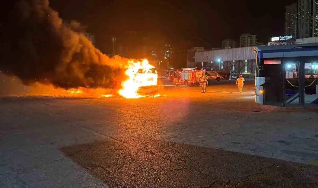 Bat Yam'da park halindeki iki otobüste patlama oldu, meyyit yahut