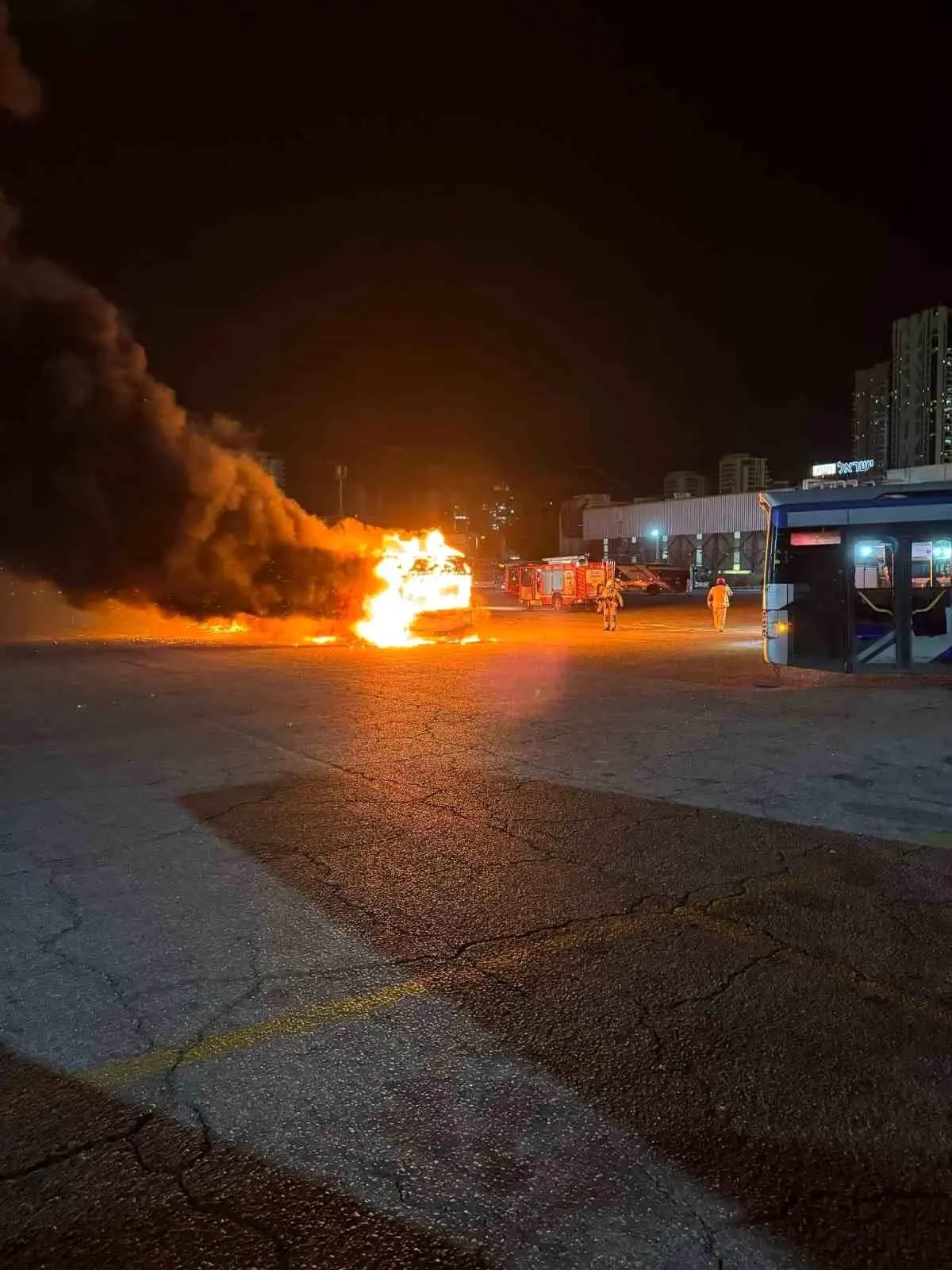 Bat Yam'da park halindeki iki otobüste patlama oldu, meyyit yahut