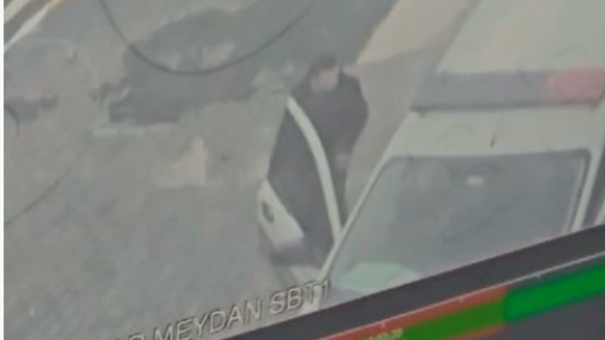 İstanbul Bağcılar'da gerçekleşen bıçaklı saldırıda bir polis memuru yaralandı. Olayın
