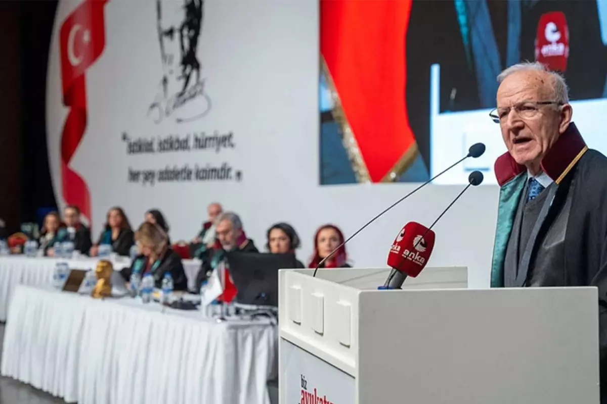 İstanbul Baro Başkanı İbrahim Özden Kaboğlu ve 11 kuşkulu hakkında,