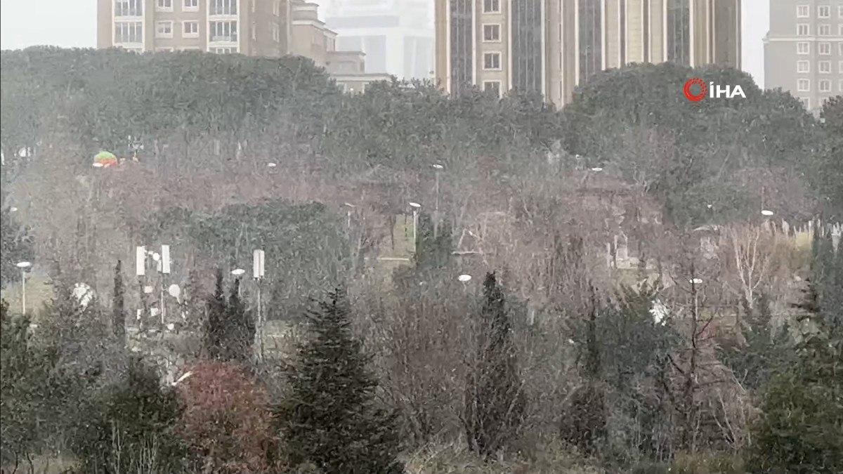 İstanbul'a Kar Yağışı Geldi: Meteoroloji Uyarıları ve Etkileri