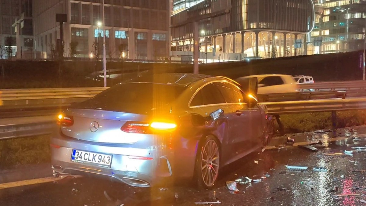 İstanbul'da Feci Kaza: 6 Araç Çarpıştı