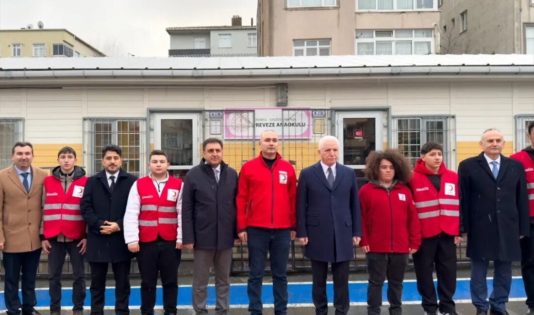 İstanbul'da düzenlenen deprem tatbikatı ile şehirdeki halkın deprem bilinci artırıldı.