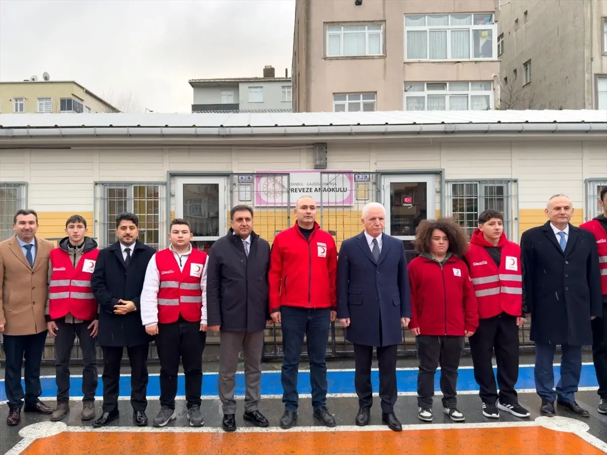 İstanbul'da düzenlenen deprem tatbikatı ile şehirdeki halkın deprem bilinci artırıldı.