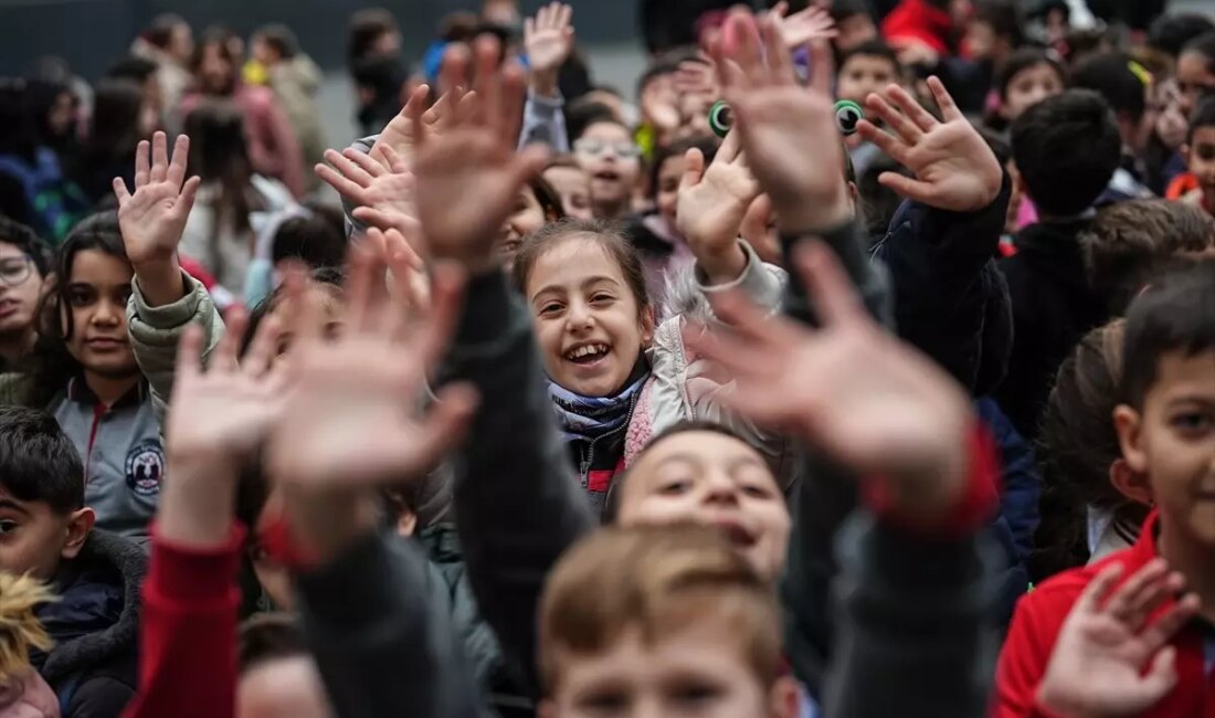 İstanbul'da ikinci dönem eğitim dönemi başladı! Öğrenciler, yeni derslerle dolu