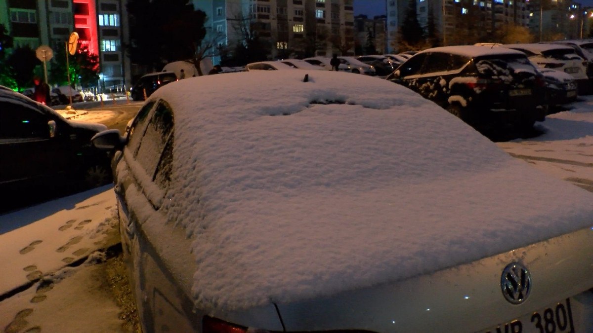 İstanbul'da Kar Yağışı: Başakşehir'de Zorluklar Yaşandı