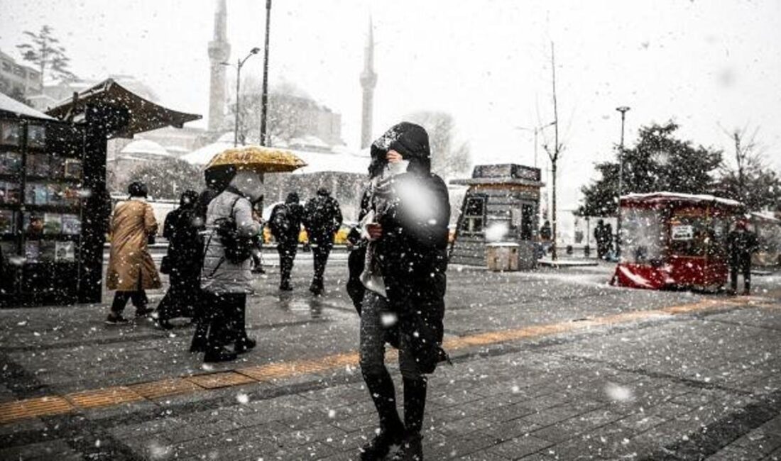 İstanbul’da Kar Yağışı Başladı İstanbul'da kar yağışı başladı! Şehir beyaz örtüyle kaplanırken, kış manzaraları