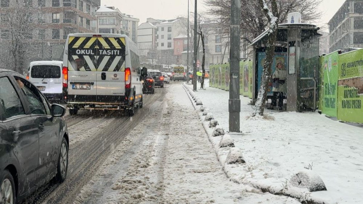 İstanbul'da Kar Yağışı Etkili Oldu