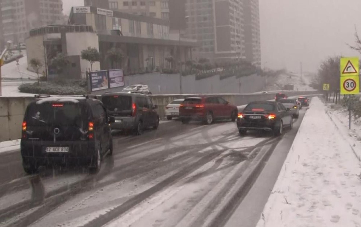 İstanbul'da Kar Yağışı Etkili Oldu