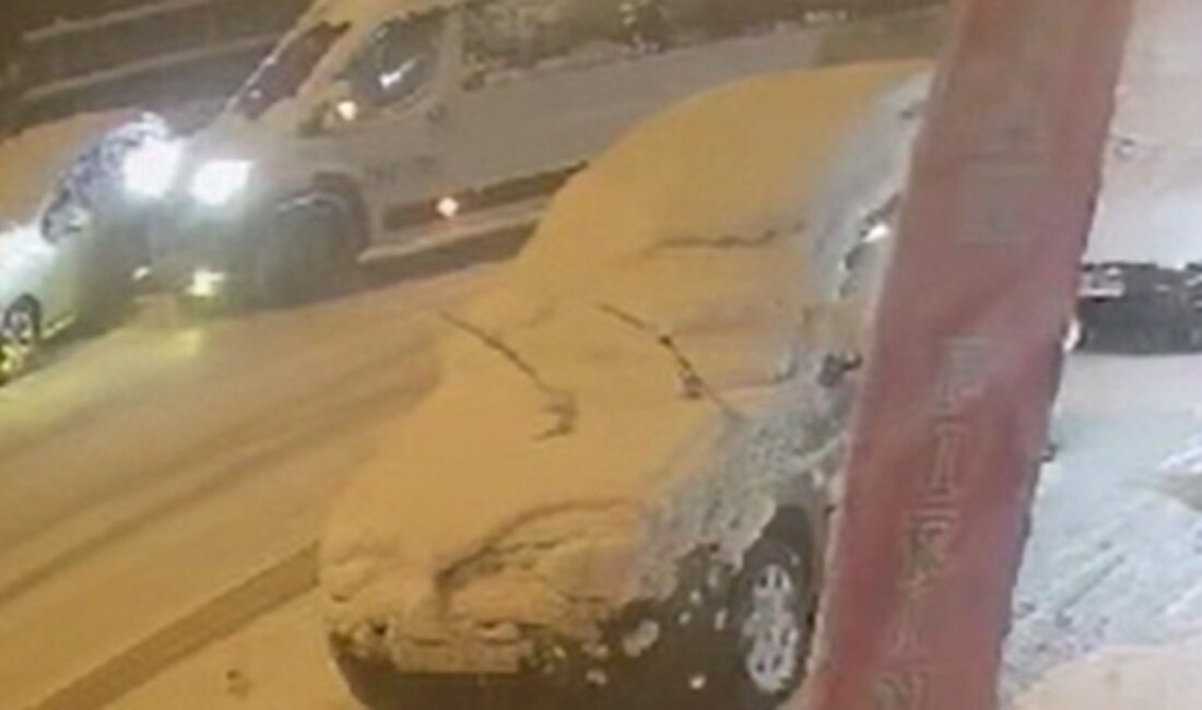 İstanbul'da tesirini sürdüren kar yağışı nedeniyle birçok noktada hasarlı trafik