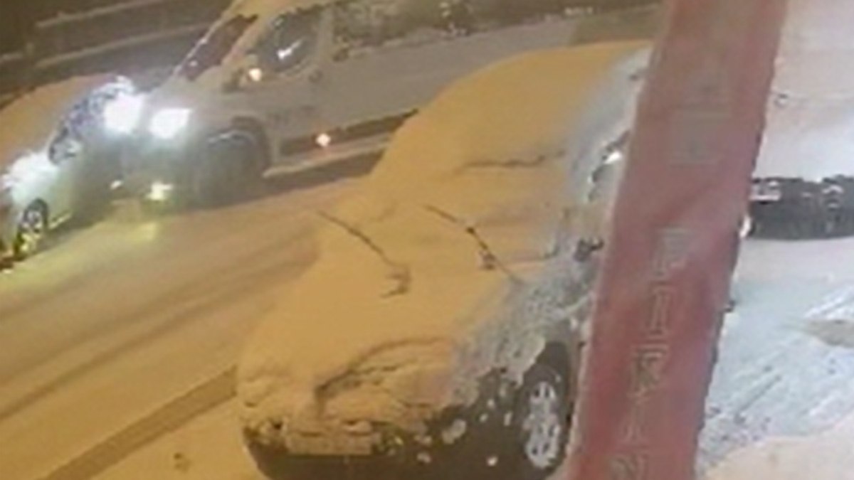İstanbul'da tesirini sürdüren kar yağışı nedeniyle birçok noktada hasarlı trafik