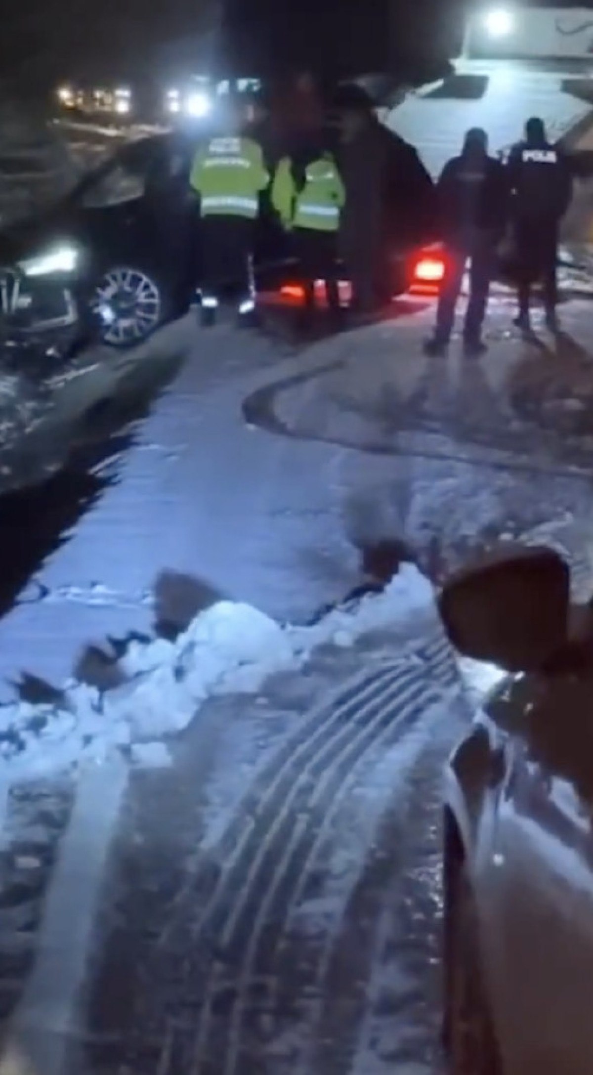 İstanbul'da Kar Yağışı Trafiği Felç Etti