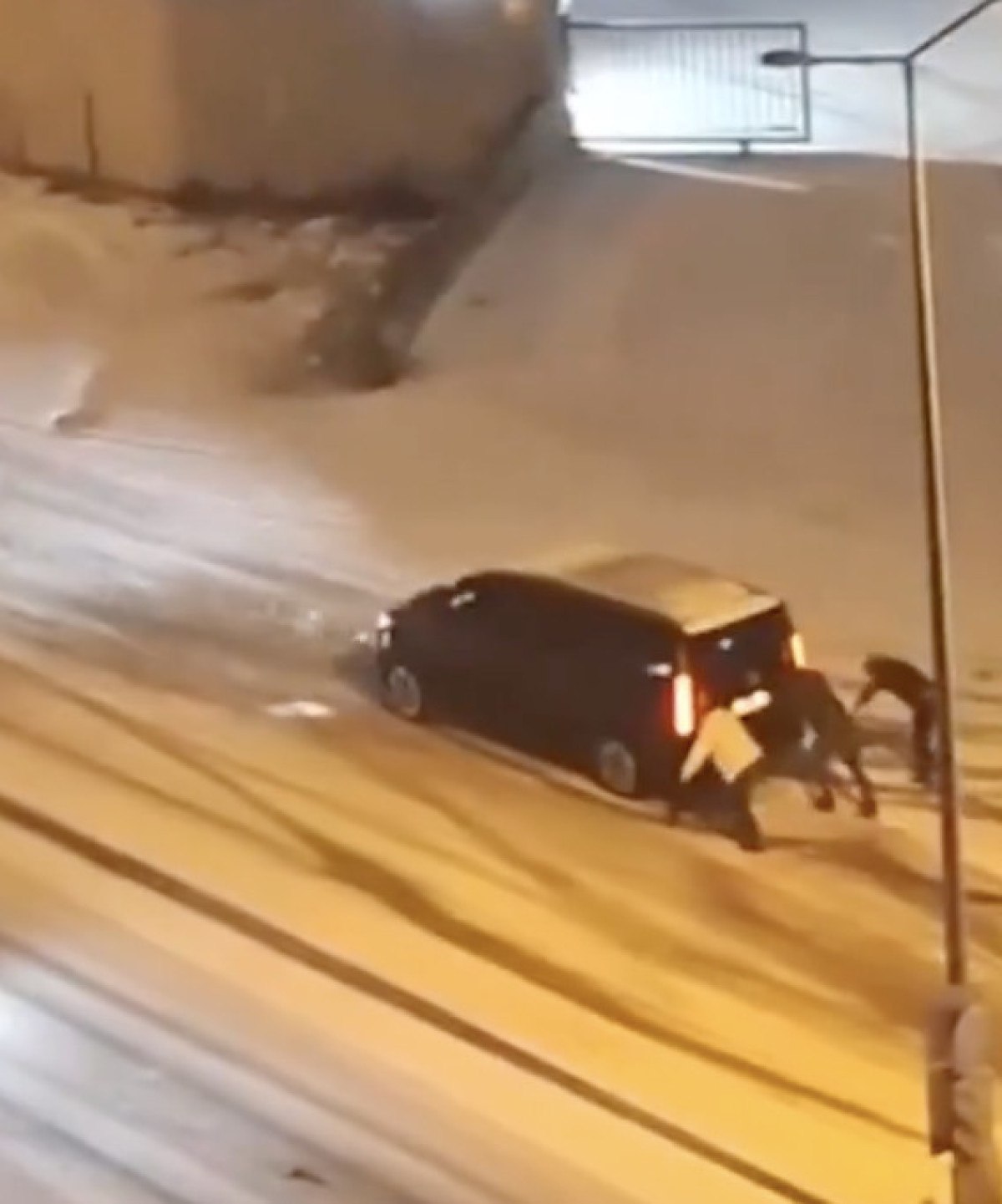 İstanbul'da Kar Yağışı Trafiği Felç Etti