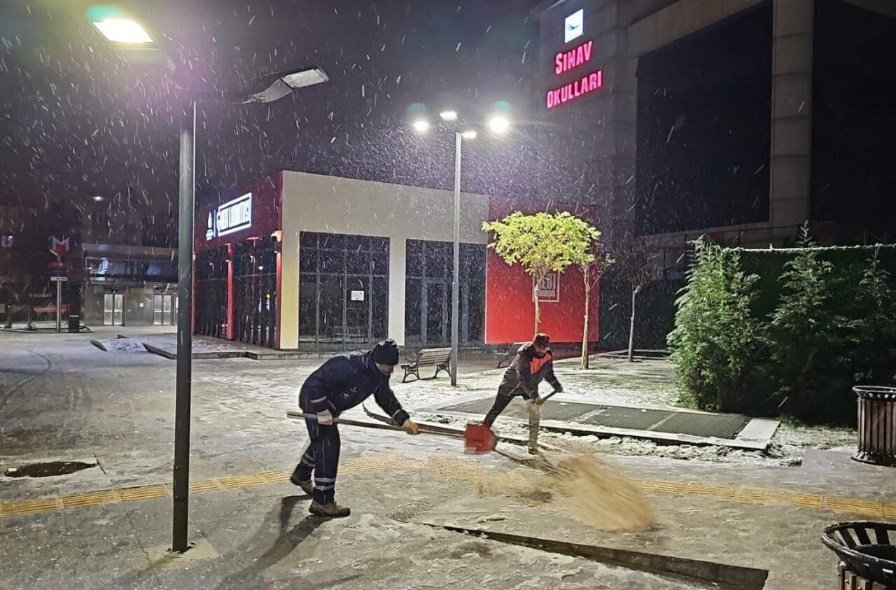 İstanbul’da etkili olan kar yağışı ve soğuk hava koşulları nedeniyle