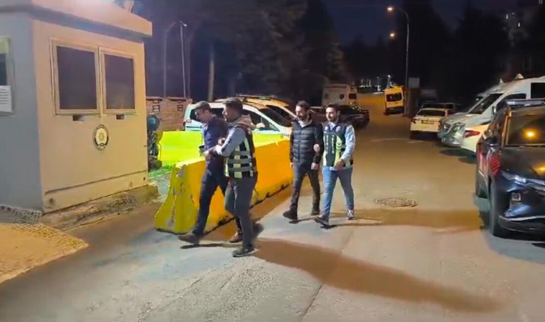 İstanbul'da minibüs şoförleri arasında yaşanan tehlikeli yarışlar, şehir trafiğini nasıl