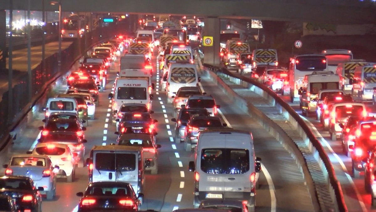 İstanbul'da Okul Açılışları Sonrası Trafik Sorunları