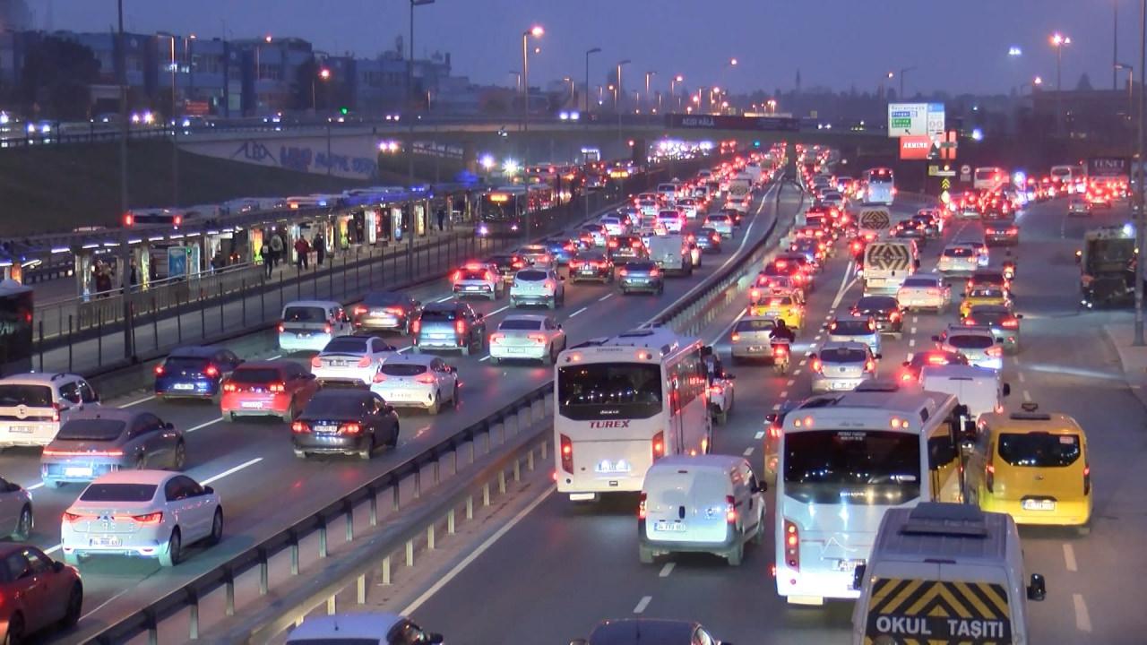 İstanbul'da Trafik ve Toplu Ulaşım Yoğunluğu